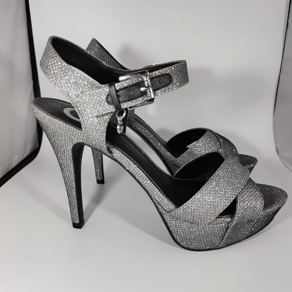 G by Guess Silver Sparkle Platform Heels Sz 8.5 NWOT - Picture 2 of 8